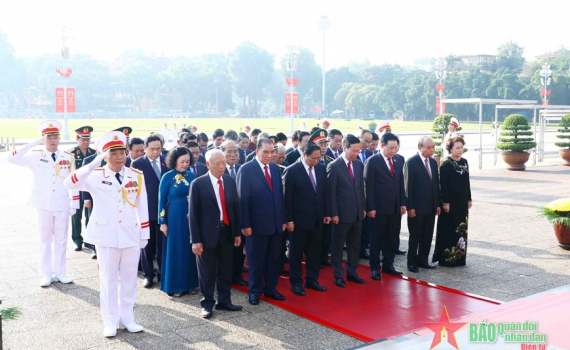 L&atilde;nh đạo Đảng, Nh&agrave; nước, Qu&acirc;n ủy Trung ương, Bộ Quốc ph&ograve;ng v&agrave;o Lăng viếng Chủ tịch Hồ Ch&iacute; Minh