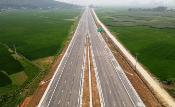 Từ ng&agrave;y 1-9, ch&iacute;nh thức th&ocirc;ng xe cao tốc Bắc - Nam qua Thanh Ho&aacute;, Nghệ An