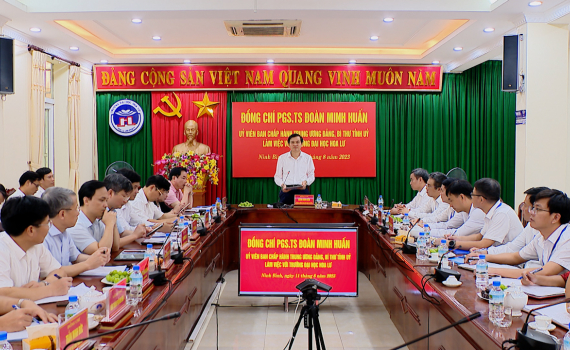 Đồng ch&iacute; B&iacute; thư Tỉnh ủy l&agrave;m việc với Trường Đại học Hoa Lư