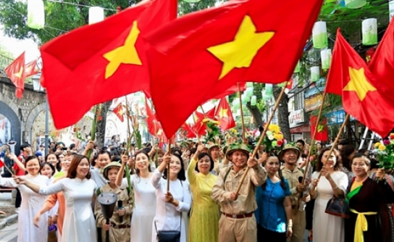 Vang vọng b&agrave;i ca th&aacute;ng T&aacute;m