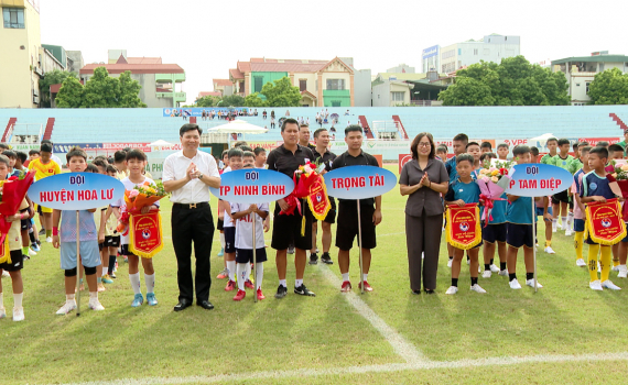 Khai mạc Giải B&oacute;ng đ&aacute; Nhi đồng C&uacute;p Ph&aacute;t thanh v&agrave; Truyền h&igrave;nh tỉnh Ninh B&igrave;nh lần thứ XXV