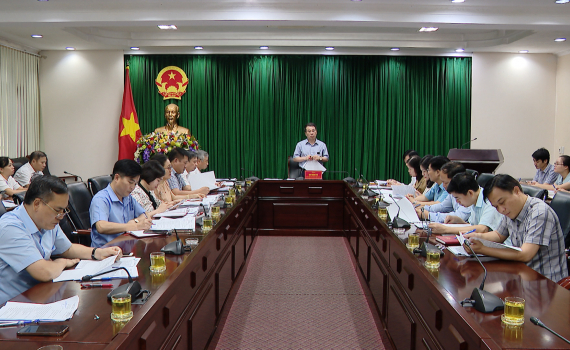 Thường trực HĐND tỉnh gi&aacute;m s&aacute;t việc thực hiện tinh giản bi&ecirc;n chế, cơ cấu lại đội ngũ c&aacute;n bộ, c&ocirc;ng chức, vi&ecirc;n chức