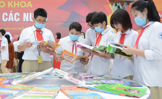 Thủ tướng y&ecirc;u cầu bảo đảm s&aacute;ch gi&aacute;o khoa v&agrave; gi&aacute;o vi&ecirc;n kịp thời cho năm học 2023 - 2024