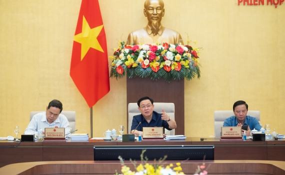 Chủ tịch Quốc hội Vương Đ&igrave;nh Huệ: 20 năm đ&oacute;ng bảo hiểm x&atilde; hội mới được hưởng lương hưu l&agrave; qu&aacute; d&agrave;i