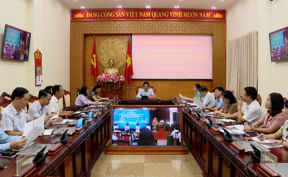 Giao ban, tập huấn c&ocirc;ng t&aacute;c gi&aacute;o dục l&yacute; luận ch&iacute;nh trị ở cơ sở năm 2023