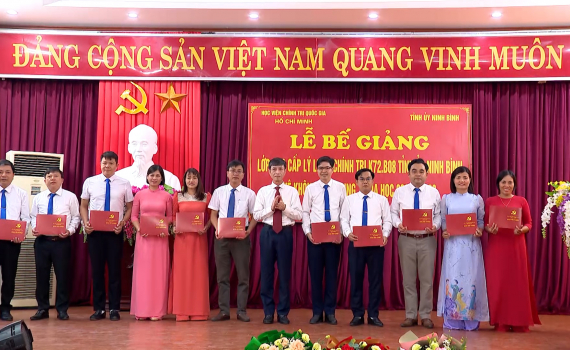 Bế giảng lớp Cao cấp L&yacute; luận ch&iacute;nh trị K72.B08 Tỉnh ủy Ninh B&igrave;nh hệ kh&ocirc;ng tập trung