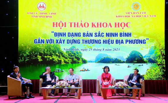 Phi&ecirc;n trao đổi, thảo luận của Hội thảo khoa học "Định dạng bản sắc Ninh B&igrave;nh gắn với x&acirc;y dựng thương hiệu địa phương"  