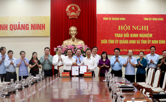 Đo&agrave;n c&ocirc;ng t&aacute;c của tỉnh Ninh B&igrave;nh l&agrave;m việc, trao đổi kinh nghiệm tại tỉnh Quảng Ninh