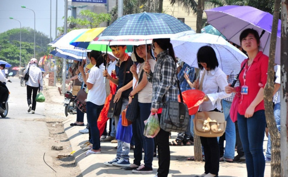 Thời tiết h&ocirc;m nay (8-8): T&acirc;y Bắc c&oacute; mưa r&agrave;o, Đ&ocirc;ng Bắc nắng n&oacute;ng