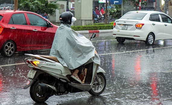 Thời tiết h&ocirc;m nay (1-8): T&acirc;y v&agrave; Đ&ocirc;ng Bắc Bộ c&oacute; mưa to v&agrave; d&ocirc;ng