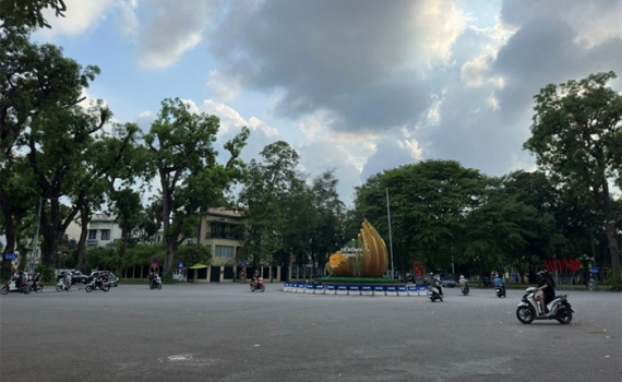 Thời tiết h&ocirc;m nay (16-8): T&acirc;y v&agrave; Đ&ocirc;ng Bắc Bộ ng&agrave;y nắng n&oacute;ng, chiều tối c&oacute; mưa