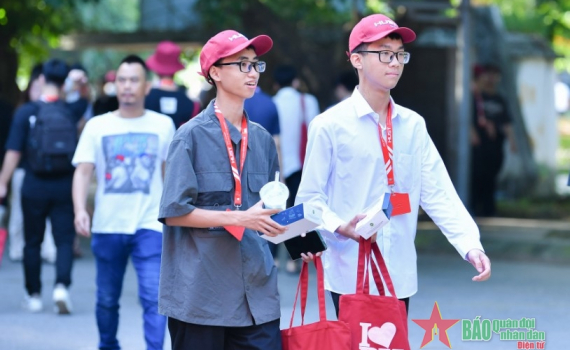 V&igrave; sao điểm chuẩn đại học năm nay tăng cao?