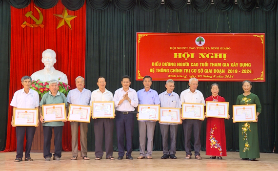 Ninh Giang tổng kết phong tr&agrave;o Người cao tuổi ti&ecirc;u biểu tham gia x&acirc;y dựng hệ thống ch&iacute;nh trị cơ sở