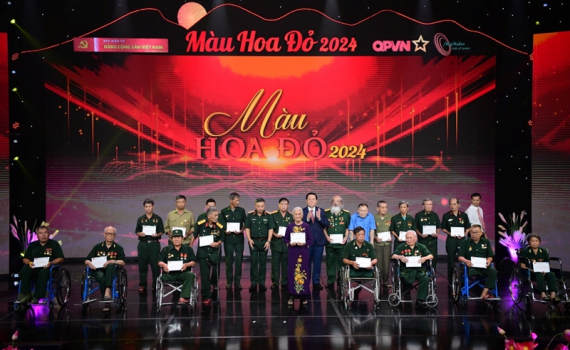 &ldquo;M&agrave;u hoa đỏ&rdquo; - kh&uacute;c tr&aacute;ng ca h&agrave;o h&ugrave;ng về truyền thống y&ecirc;u nước, l&ograve;ng tự h&agrave;o d&acirc;n tộc