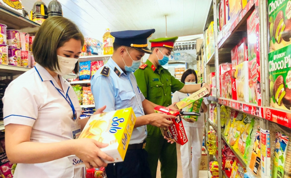 Xử l&yacute; nghi&ecirc;m c&aacute;c cơ sở vi phạm về an to&agrave;n thực phẩm trong dịp Tết Trung thu