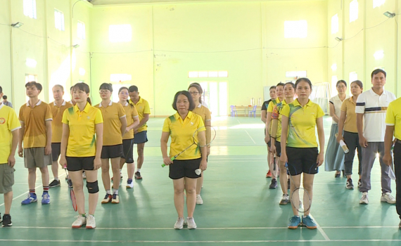 Giao lưu cầu l&ocirc;ng ng&agrave;nh Gi&aacute;o dục v&agrave; Đ&agrave;o tạo huyện Hoa Lư