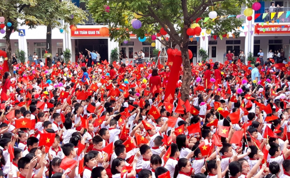 Học sinh cả nước khai giảng ng&agrave;y 5/9, lớp 1 tựu trường sớm hơn 2 tuần