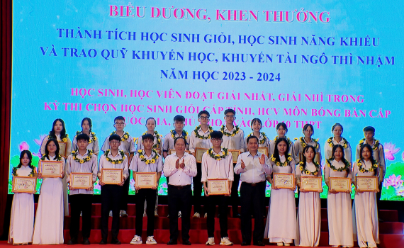 Tam Điệp khen thưởng học sinh, gi&aacute;o vi&ecirc;n c&oacute; th&agrave;nh t&iacute;ch xuất sắc