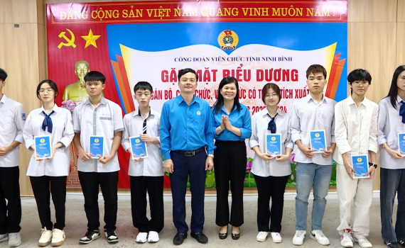 C&ocirc;ng đo&agrave;n Vi&ecirc;n chức tỉnh biểu dương con c&aacute;n bộ, c&ocirc;ng chức, vi&ecirc;n chức c&oacute; th&agrave;nh t&iacute;ch xuất sắc trong học tập