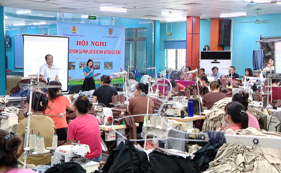 Phổ biến c&aacute;c quy định ph&aacute;p luật về an to&agrave;n lao động tại huyện Hoa Lư