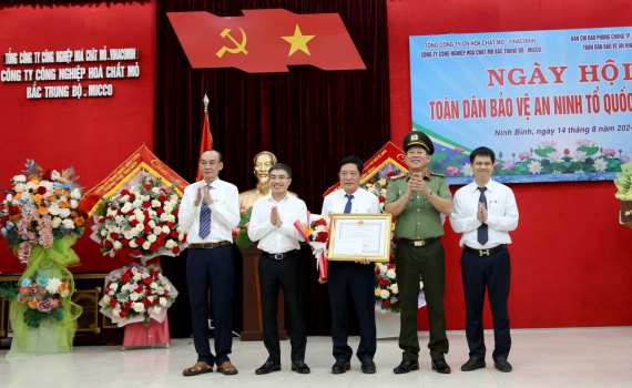 C&ocirc;ng ty TNHH Một th&agrave;nh vi&ecirc;n C&ocirc;ng nghiệp H&oacute;a chất mỏ Bắc Trung Bộ tổ chức Ng&agrave;y hội to&agrave;n d&acirc;n bảo vệ an ninh Tổ quốc