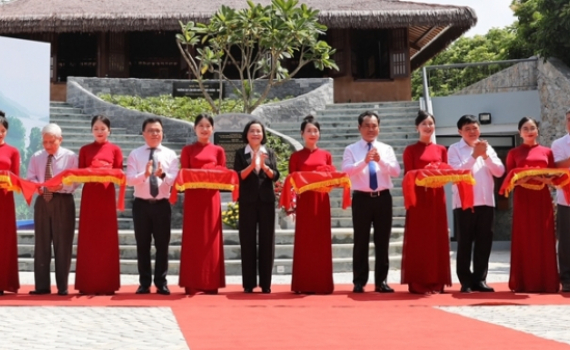 Ph&oacute; Chủ tịch Quốc hội Nguyễn Thị Thanh dự Lễ kh&aacute;nh th&agrave;nh c&ocirc;ng tr&igrave;nh tu bổ, t&ocirc;n tạo Di t&iacute;ch lịch sử Quốc gia Trường dạy l&agrave;m b&aacute;o Huỳnh Th&uacute;c Kh&aacute;ng