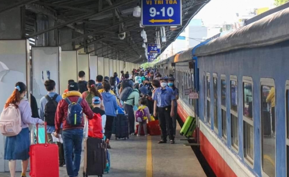 Dịp lễ 2/9: V&eacute; t&agrave;u hỏa, m&aacute;y bay vẫn c&ograve;n rất nhiều