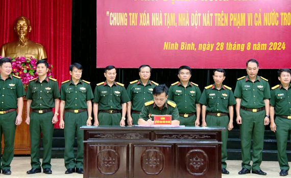 Bộ CHQS tỉnh ph&aacute;t động phong tr&agrave;o thi đua &ldquo;Chung tay x&oacute;a nh&agrave; tạm, nh&agrave; dột n&aacute;t&rdquo;