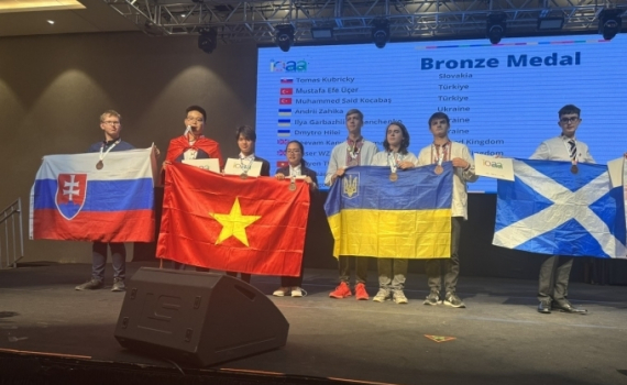 5 học sinh gi&agrave;nh huy chương Olympic Thi&ecirc;n văn v&agrave; Vật l&yacute; thi&ecirc;n văn quốc tế