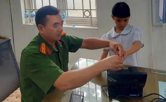 Ninh B&igrave;nh nhiều trẻ em được l&agrave;m thẻ căn cước