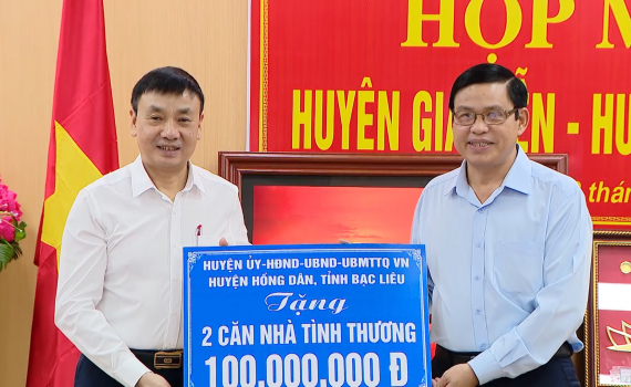 Đo&agrave;n c&ocirc;ng t&aacute;c huyện Hồng D&acirc;n, tỉnh Bạc Li&ecirc;u thăm, l&agrave;m việc tại huyện Gia Viễn