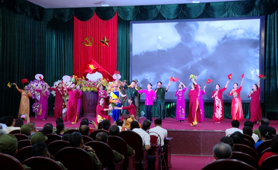 Ng&agrave;y hội to&agrave;n d&acirc;n bảo vệ an ninh Tổ quốc tại thị trấn Nho Quan