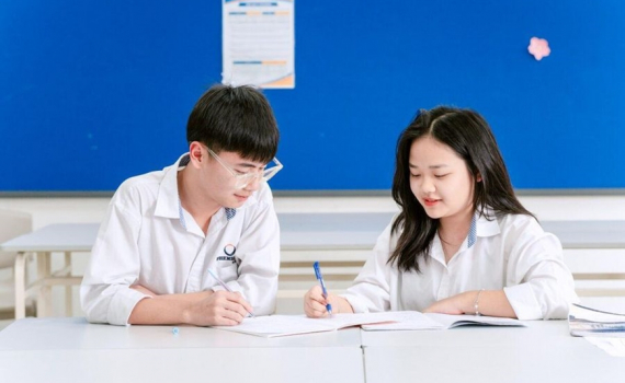 Năm học 2024-2025: Thực hiện Chương tr&igrave;nh gi&aacute;o dục phổ th&ocirc;ng 2018 đối với tất cả c&aacute;c khối lớp