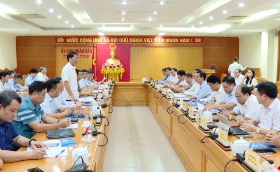 Đo&agrave;n c&ocirc;ng t&aacute;c của tỉnh trao đổi về kinh nghiệm, m&ocirc; h&igrave;nh, c&aacute;ch thức triển khai thực hiện ph&aacute;t triển nh&agrave; ở x&atilde; hội tại H&agrave; Tĩnh