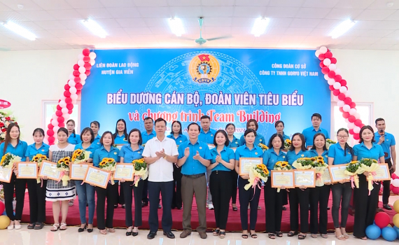 Gia Viễn biểu dương c&aacute;n bộ c&ocirc;ng đo&agrave;n ti&ecirc;u biểu 