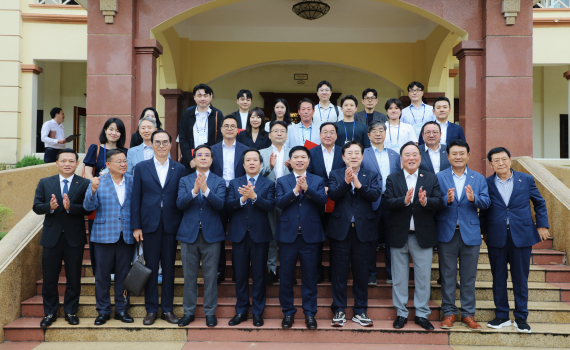 L&atilde;nh đạo tỉnh l&agrave;m việc với Hiệp hội Doanh nghiệp vừa v&agrave; nhỏ H&agrave;n Quốc
