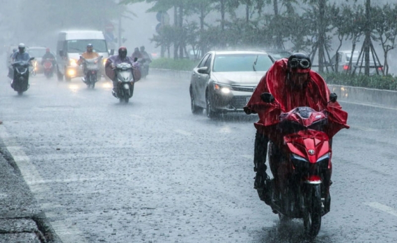 Thời tiết h&ocirc;m nay (22-8): Bắc Bộ tiếp tục c&oacute; mưa vừa, mưa to v&agrave; d&ocirc;ng​
