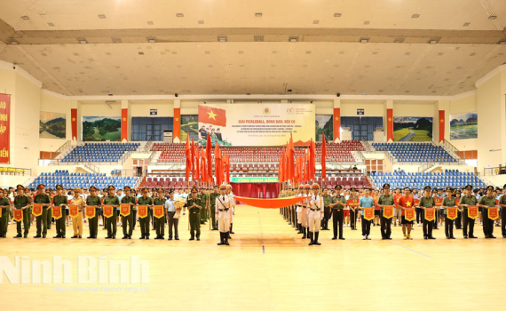 Giải thể thao ch&agrave;o mừng kỷ niệm 80 năm Ng&agrave;y truyền thống C&ocirc;ng an nh&acirc;n d&acirc;n v&agrave; 20 năm Ng&agrave;y hội To&agrave;n d&acirc;n bảo vệ ANTQ
