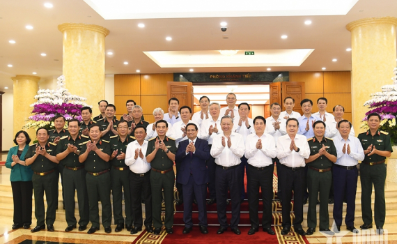 Tổng B&iacute; thư T&ocirc; L&acirc;m chủ tr&igrave; buổi l&agrave;m việc của Bộ Ch&iacute;nh trị với Ban Thường vụ Qu&acirc;n ủy Trung ương