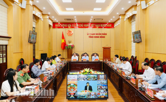 Thủ tướng Ch&iacute;nh phủ Phạm Minh Ch&iacute;nh chủ tr&igrave; hội nghị trực tuyến to&agrave;n quốc tổng kết Chương tr&igrave;nh v&agrave; Phong tr&agrave;o thi đua &ldquo;Cả nước chung tay x&oacute;a nh&agrave; tạm, nh&agrave; dột n&aacute;t&rdquo;