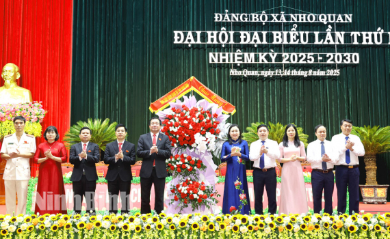 Đồng ch&iacute; Ph&oacute; B&iacute; thư Thường trực Tỉnh ủy Đinh Thị Lụa dự v&agrave; chỉ đạo Đại hội Đảng bộ x&atilde; Nho Quan, nhiệm kỳ 2025-2030