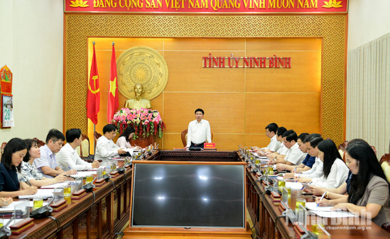 Đồng ch&iacute; B&iacute; thư Tỉnh ủy, Trưởng Đo&agrave;n đại biểu Quốc hội tỉnh Trương Quốc Huy l&agrave;m việc với Ban Tuy&ecirc;n gi&aacute;o v&agrave; D&acirc;n vận Tỉnh ủy
