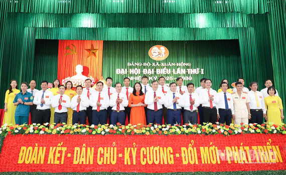 Đồng ch&iacute; Ph&oacute; B&iacute; thư Tỉnh ủy, Chủ tịch HĐND tỉnh L&ecirc; Quốc Chỉnh dự v&agrave; chỉ đạo Đại hội Đảng bộ x&atilde; Xu&acirc;n Hồng, nhiệm kỳ 2025 - 2030