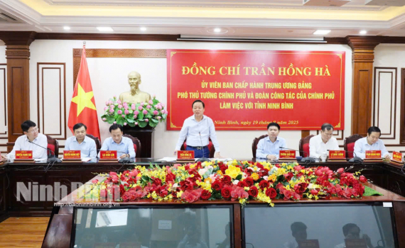 Đồng ch&iacute; Trần Hồng H&agrave;, Ph&oacute; Thủ tướng Ch&iacute;nh phủ l&agrave;m việc với tỉnh Ninh B&igrave;nh