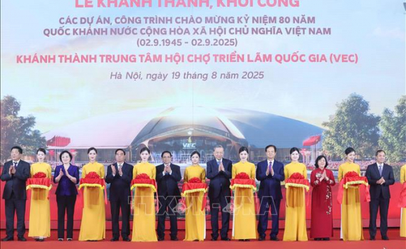 Tổng B&iacute; thư v&agrave; Thủ tướng dự Lễ kh&aacute;nh th&agrave;nh v&agrave; khởi c&ocirc;ng 250 c&ocirc;ng tr&igrave;nh, dự &aacute;n ch&agrave;o mừng 80 năm Quốc kh&aacute;nh