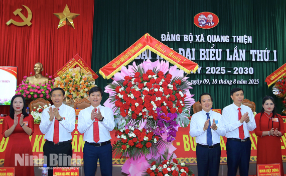 Đồng ch&iacute; Chủ tịch UBND tỉnh Phạm Quang Ngọc dự Đại hội đại biểu Đảng bộ x&atilde; Quang Thiện lần thứ I