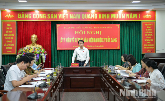 Đo&agrave;n đại biểu Quốc hội tỉnh Ninh B&igrave;nh đ&oacute;ng g&oacute;p &yacute; kiến v&agrave;o Dự thảo Văn kiện tr&igrave;nh Đại hội XIV của Đảng