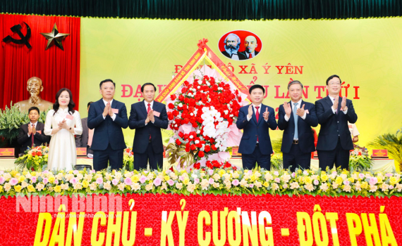 Đồng ch&iacute; B&iacute; thư Tỉnh ủy Trương Quốc Huy dự v&agrave; chỉ đạo Đại hội Đảng bộ x&atilde; &Yacute; Y&ecirc;n, nhiệm kỳ 2025 - 2030