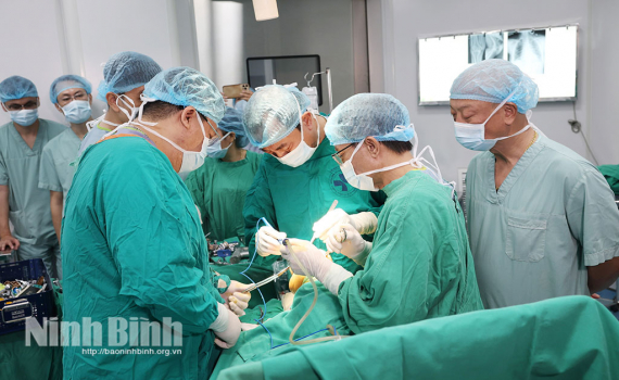 Chuyển giao th&agrave;nh c&ocirc;ng kỹ thuật thay khớp gối to&agrave;n phần tại Bệnh viện Đa khoa H&agrave; Nam