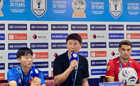HLV Kim Sang-sik: Chiến thắng tại Mỹ Đ&igrave;nh d&agrave;nh cho tất cả người h&acirc;m mộ Việt Nam